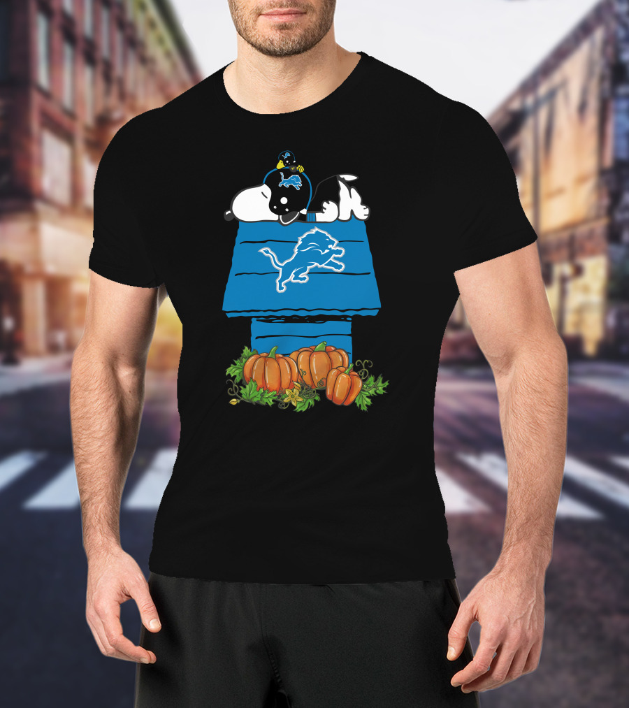 Detroit Lions Snoopy Pumpkin Halloween Peanuts Football Charlie Brown Doghouse T-Shirt