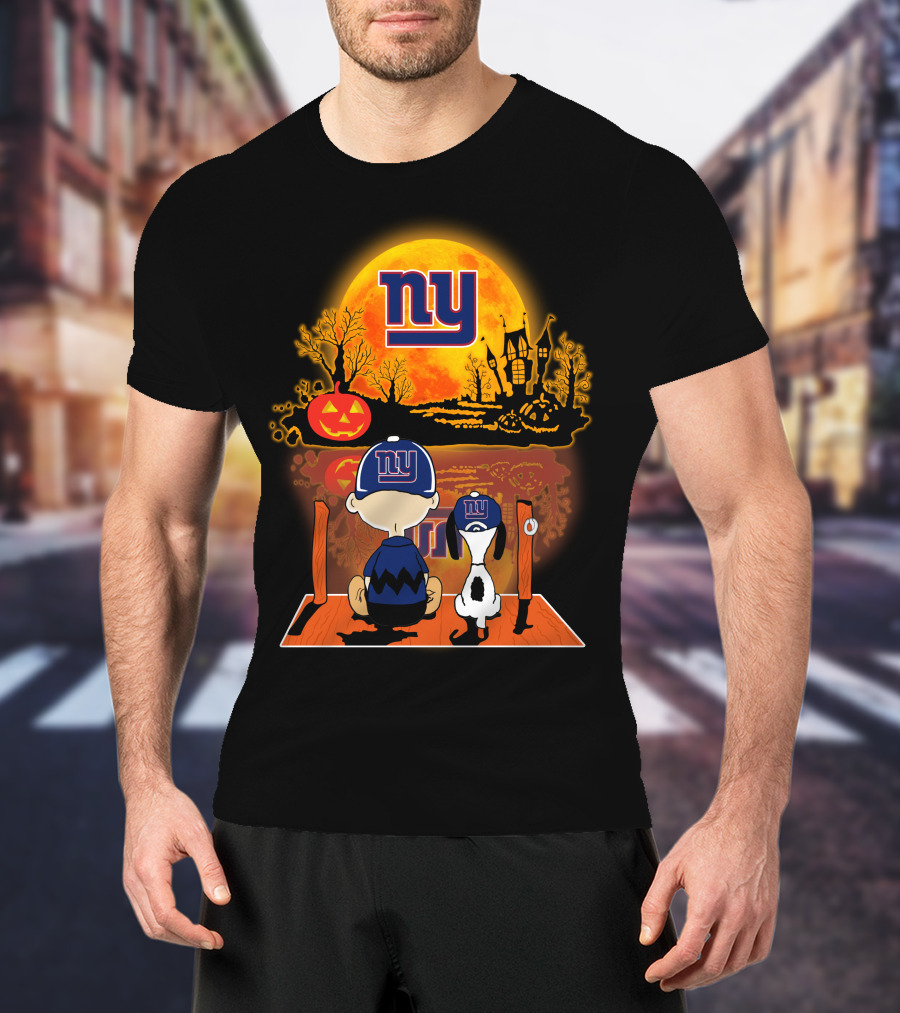 New York Giants Snoopy And Charlie Brown Halloween Pumpkin Scene T-Shirt