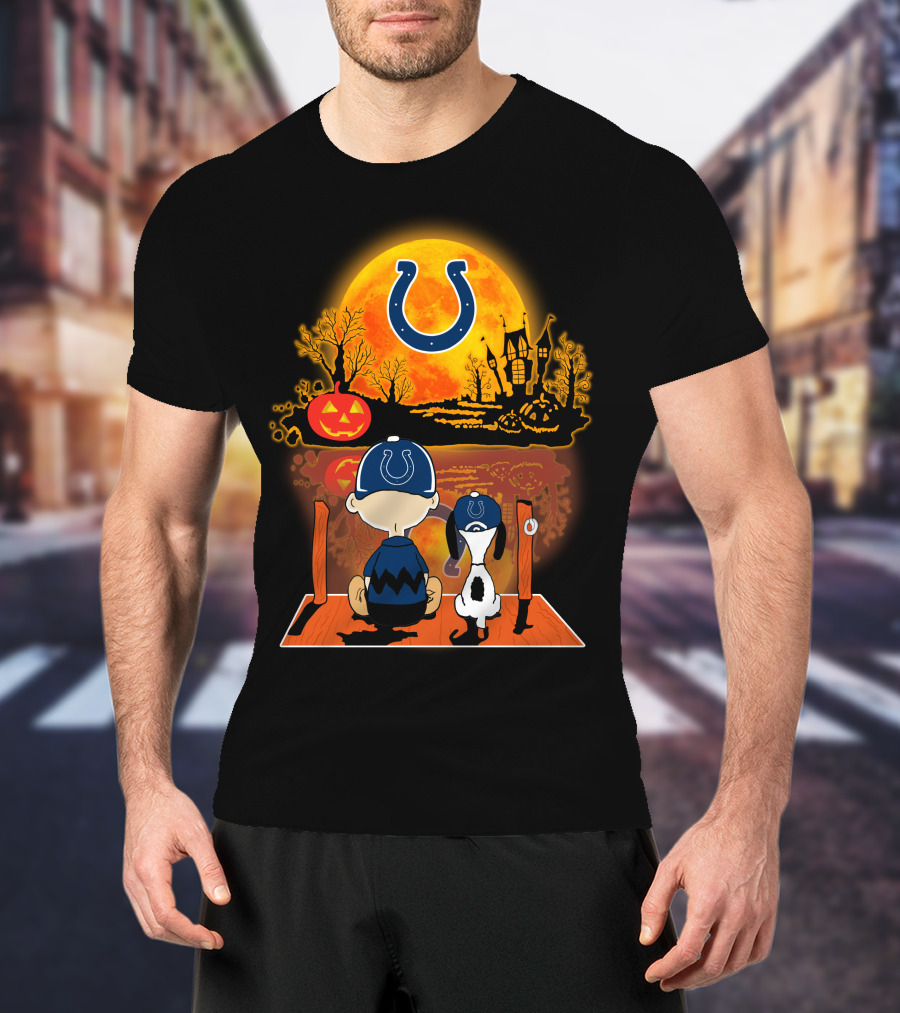 Indianapolis Colts Snoopy And Charlie Brown Halloween Pumpkin Night Scene T-Shirt