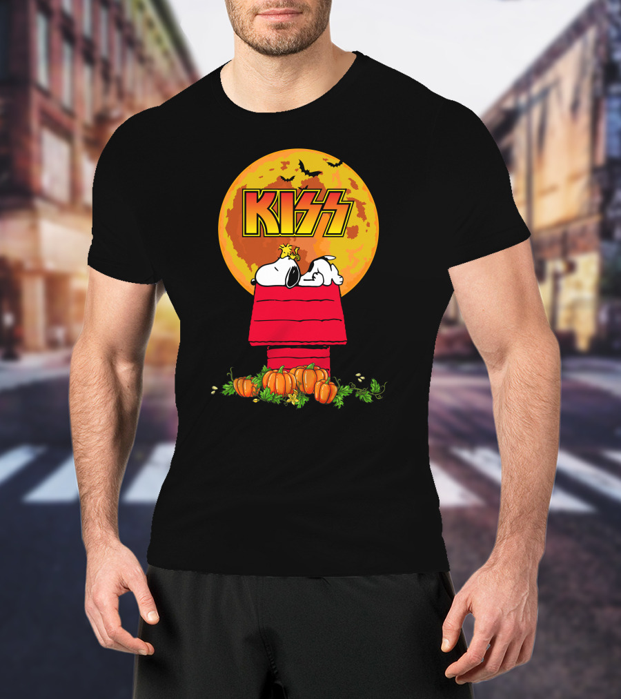 KISS Snoopy Halloween Pumpkin Moon Scene T-Shirt