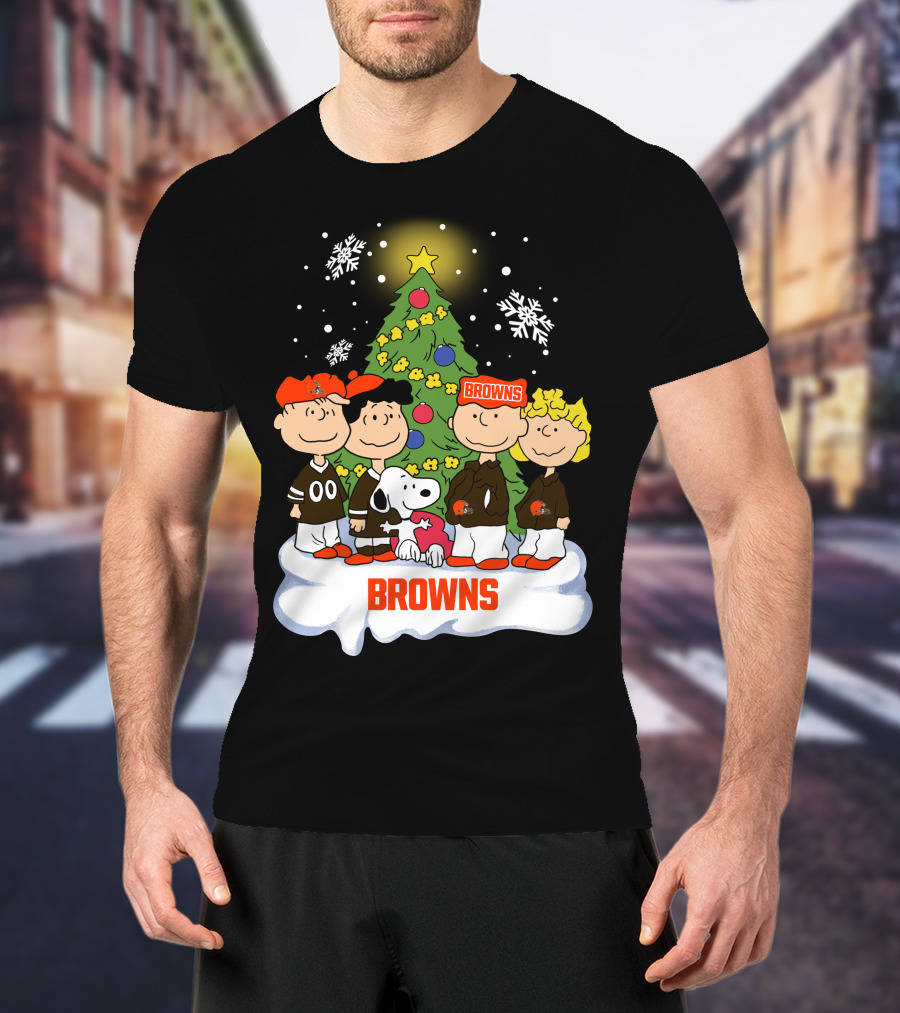 Snoopy Christmas Cleveland Browns Peanuts Characters Holiday Scene T-Shirt