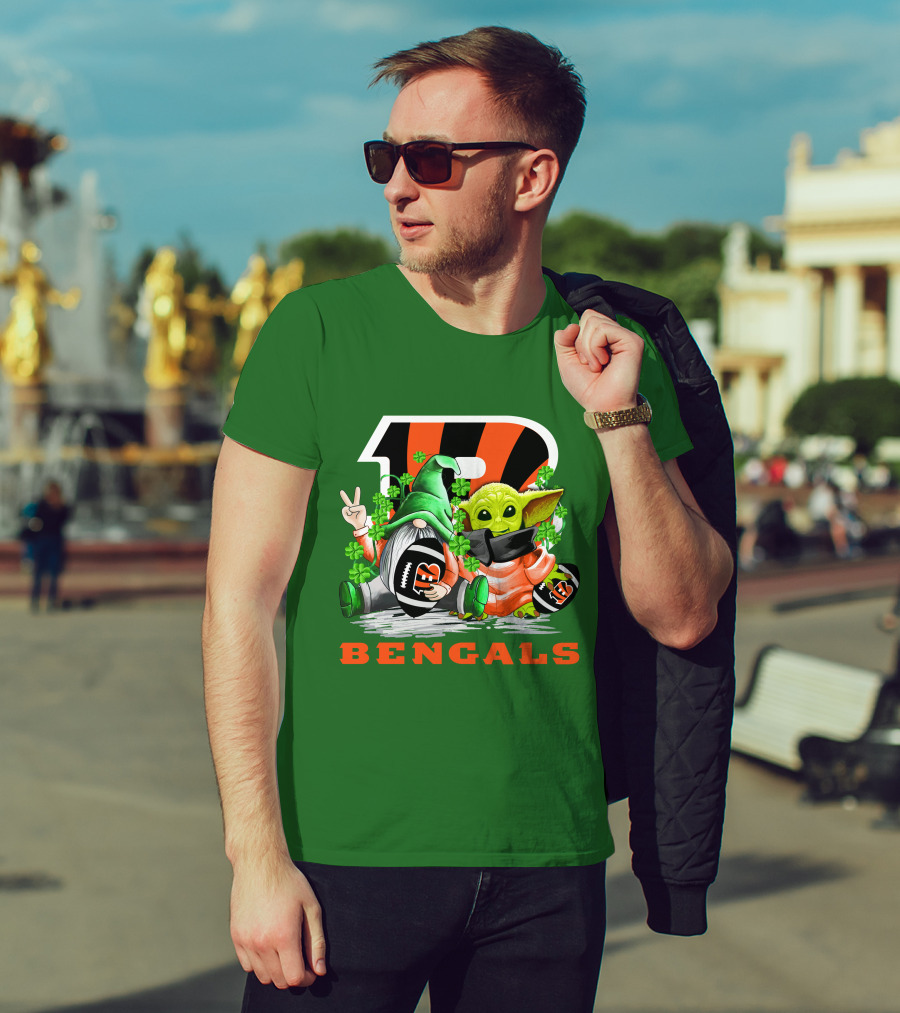 Cincinnati Bengals St. Patrick's Day Gnome And Baby Yoda Football T-Shirt