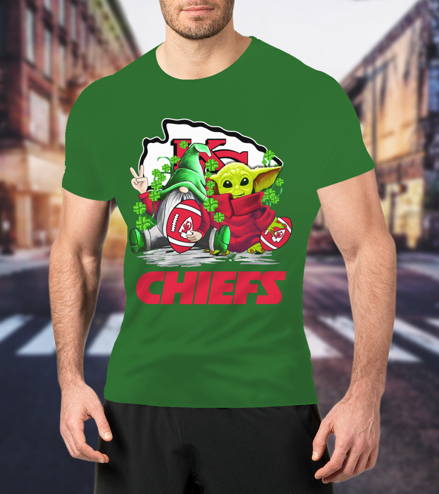 Kansas City Chiefs St. Patrick's Day Football Gnome And Baby Alien T-Shirt