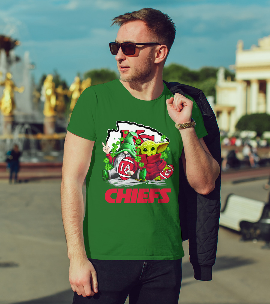 Kansas City Chiefs St. Patrick's Day Football Gnome And Baby Alien T-Shirt