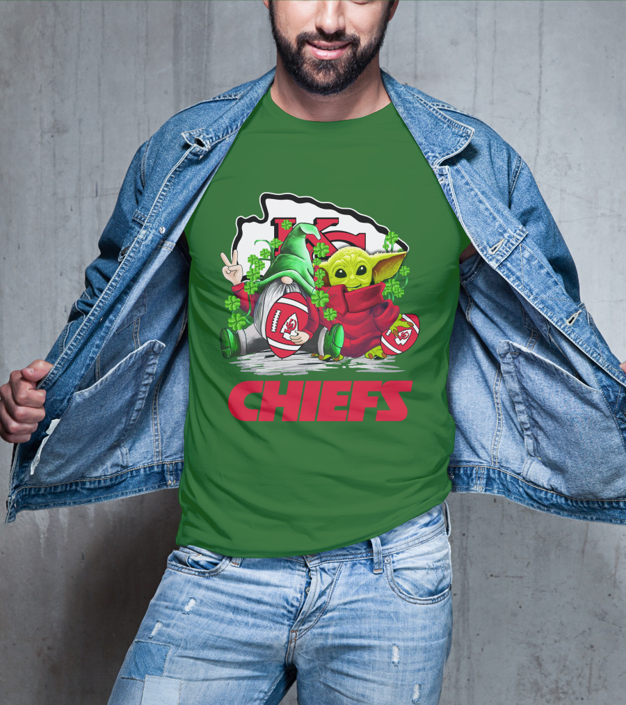 Kansas City Chiefs St. Patrick's Day Football Gnome And Baby Alien T-Shirt