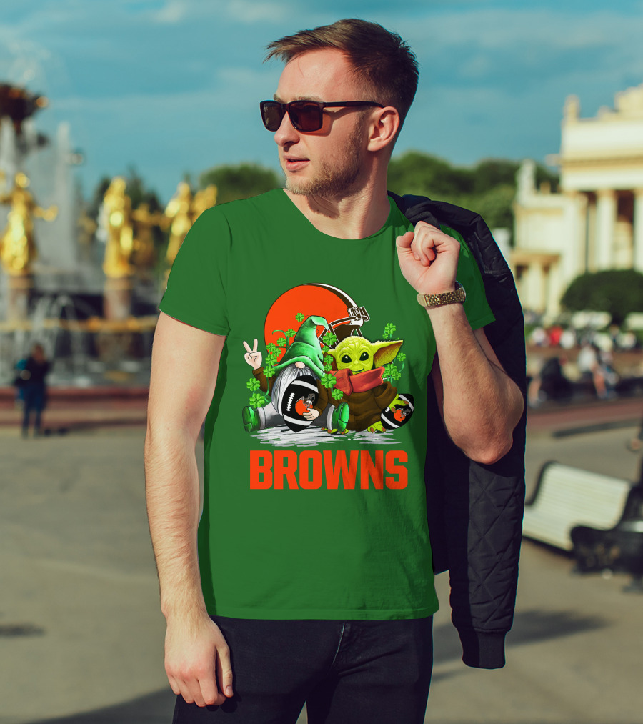 Cleveland Browns Football St. Patrick's Day Gnome And Baby Yoda T-Shirt