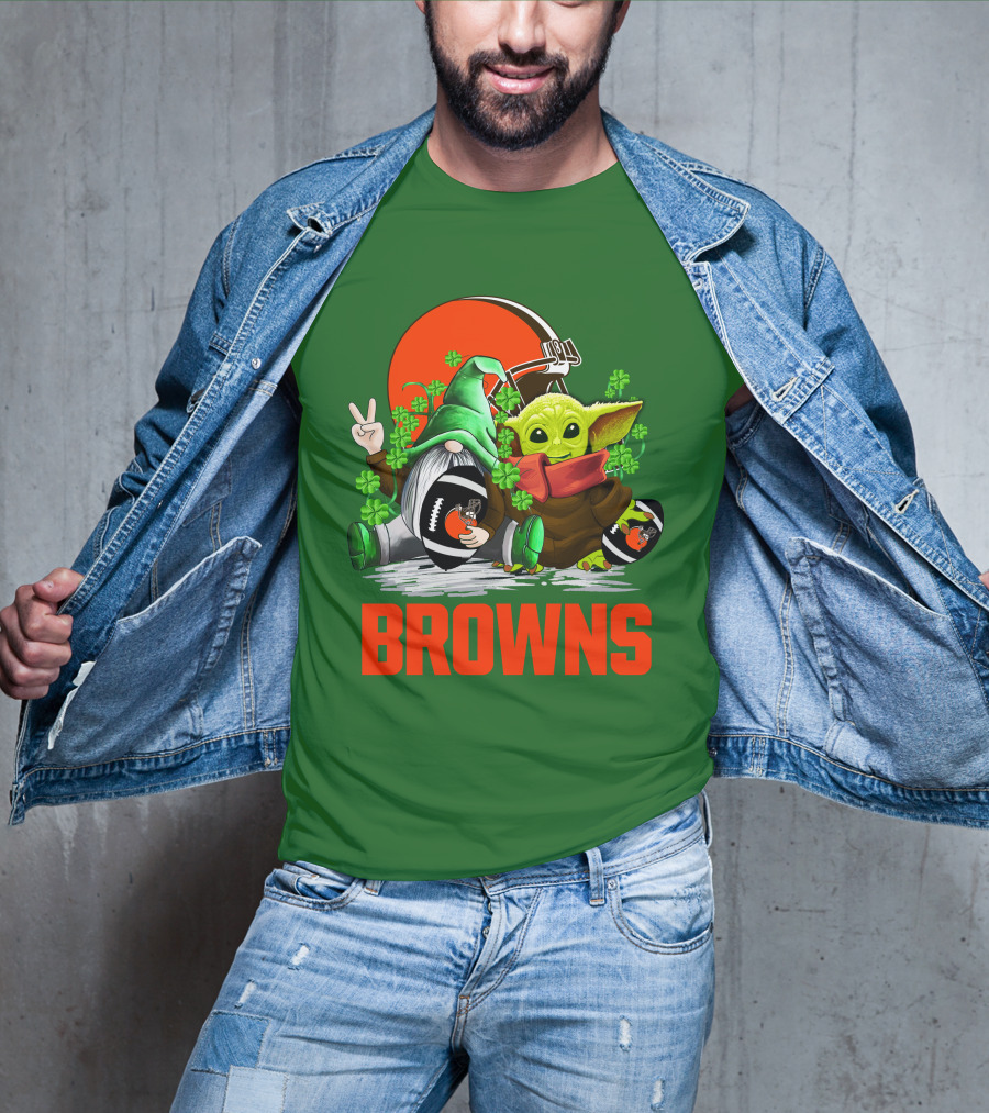 Cleveland Browns Football St. Patrick's Day Gnome And Baby Yoda T-Shirt