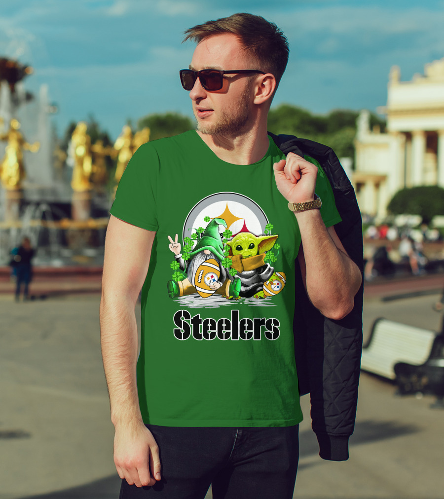 Steelers St. Patrick's Day Football Gnome And Baby Yoda With Shamrocks T-Shirt