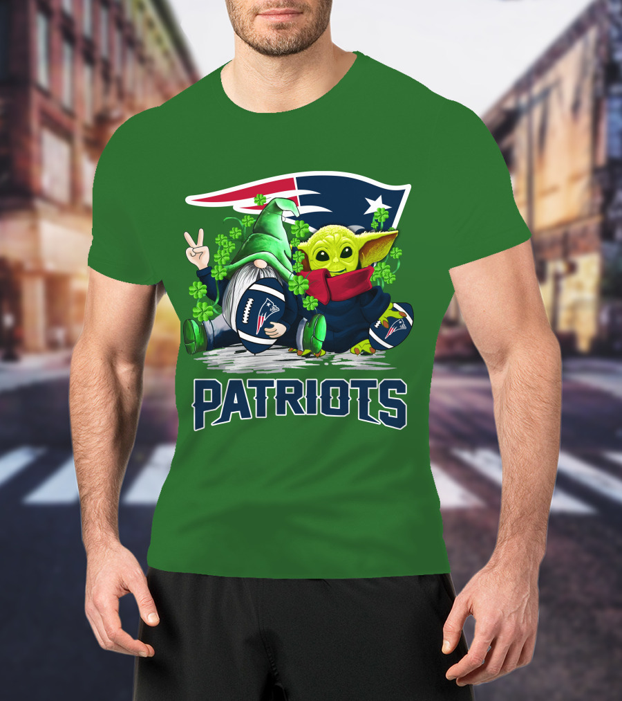 New England Patriots St. Patrick's Day Gnome And Green Alien Football T-Shirt