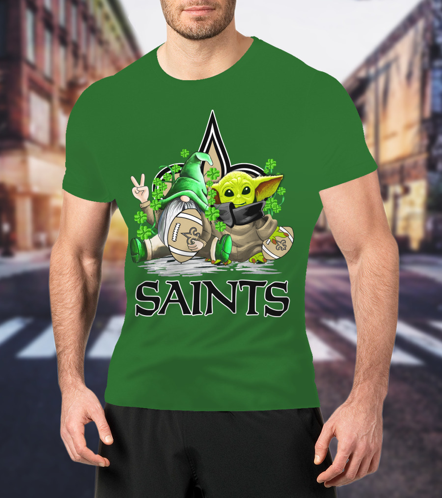 New Orleans Saints Football St. Patrick’s Day Gnome And Baby Alien With Shamrocks T-Shirt