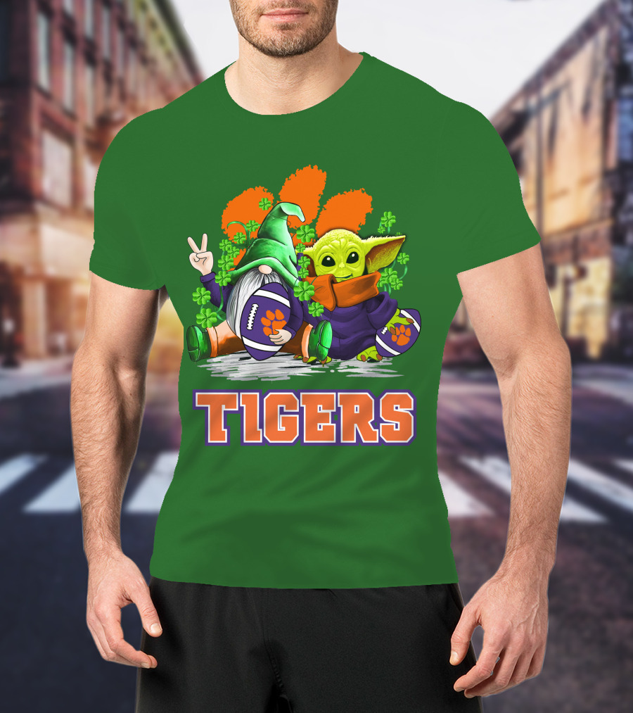 Clemson Tigers St. Patrick’s Day Football Gnome And Baby Yoda T-Shirt
