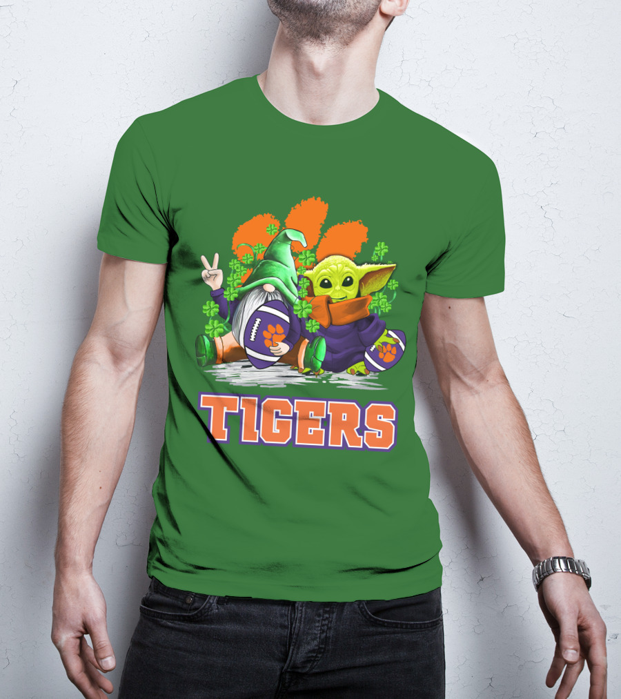 Clemson Tigers St. Patrick’s Day Football Gnome And Baby Yoda T-Shirt