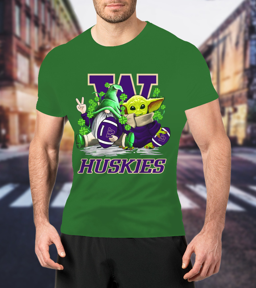 Washington Huskies Football St. Patrick’s Day Gnome And Baby Yoda With Shamrocks T-Shirt