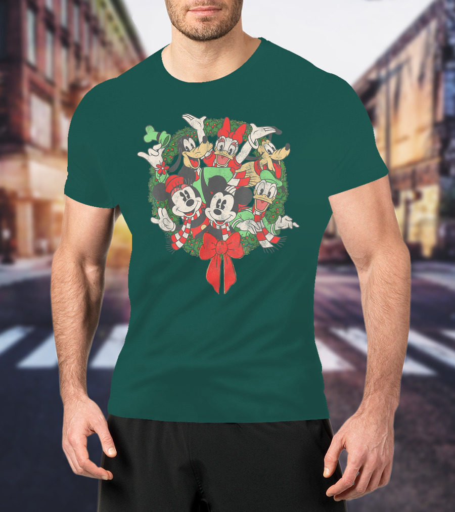 Disney Holiday Wreath Mickey Minnie Goofy Pluto Donald Christmas T-Shirt