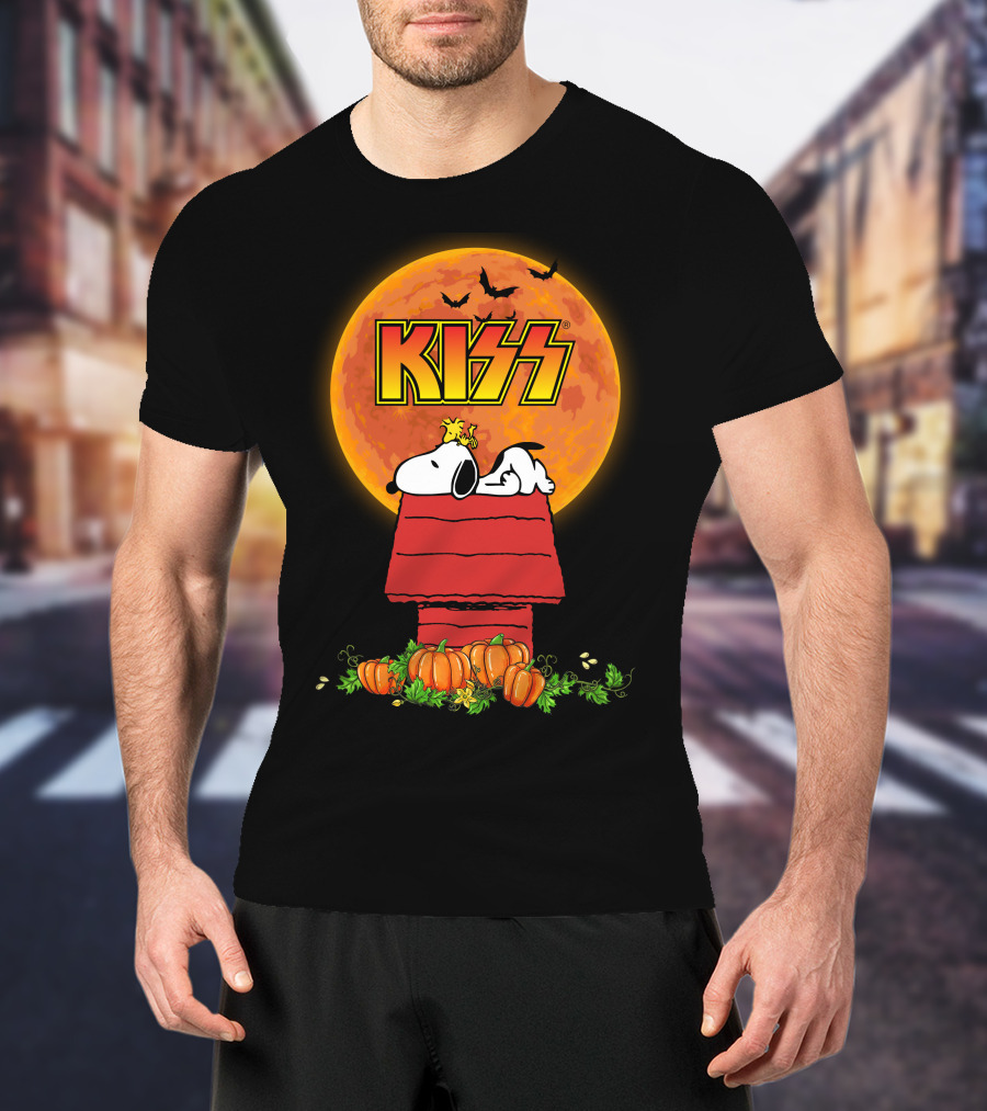 Kiss Halloween Snoopy Peanuts Moon Pumpkins T-Shirt