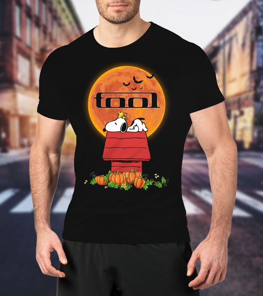 Tool 012a Halloween Snoopy Pumpkin Moon Scene T-Shirt