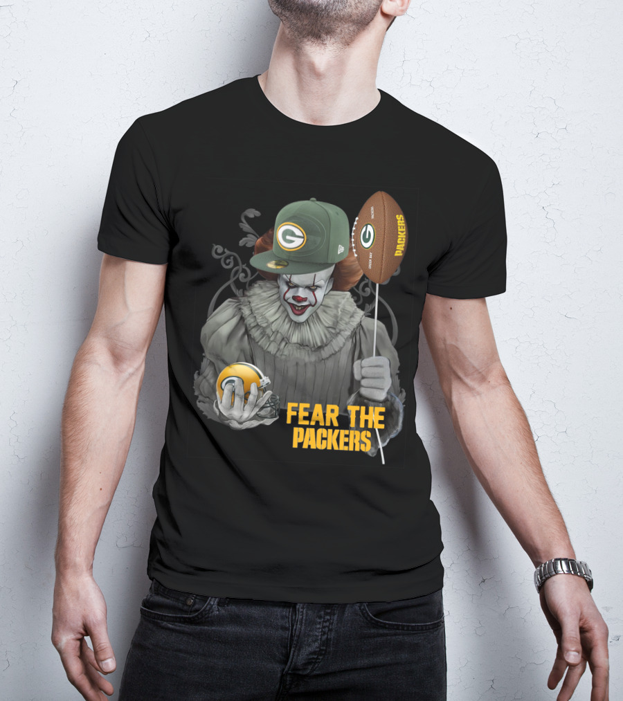 Pennywise Holding Green Bay Packers Balloon And Helmet Fear The Packers T-Shirt