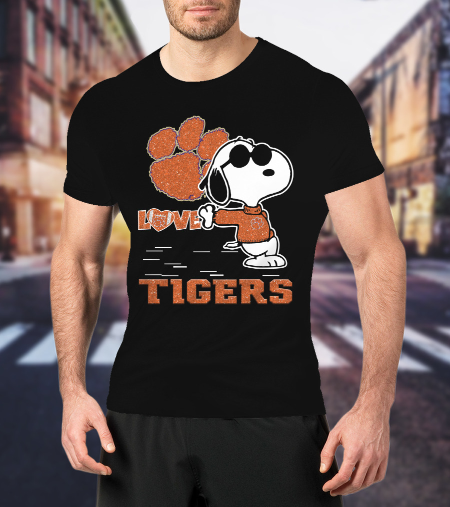 Snoopy Love Clemson Tigers Paw Prints T-Shirt