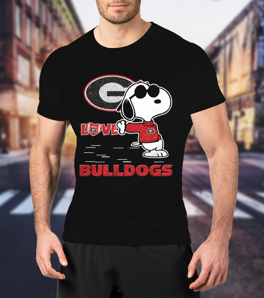 Snoopy Love Georgia Bulldogs Football T-Shirt