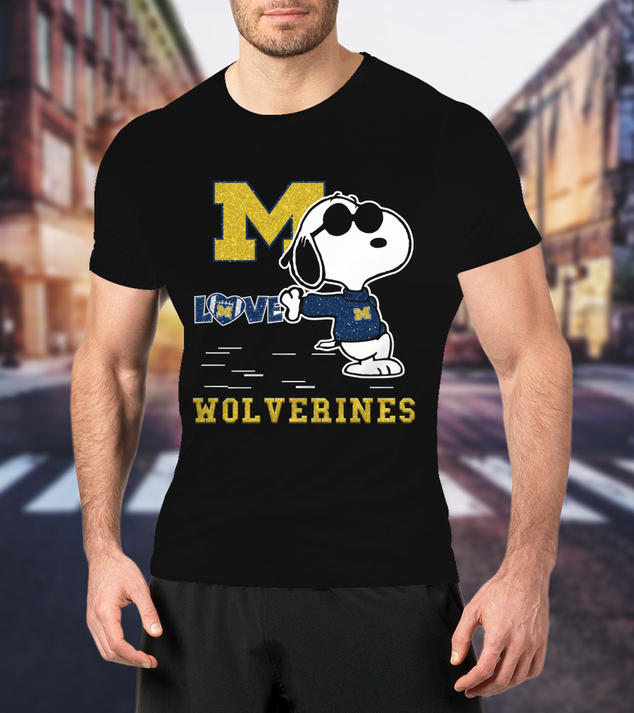 M Snoopy Love Wolverines T-Shirt