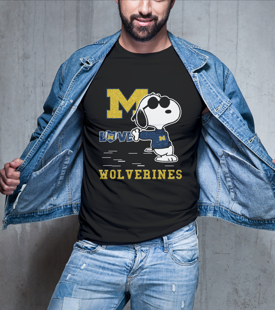 M Snoopy Love Wolverines T-Shirt