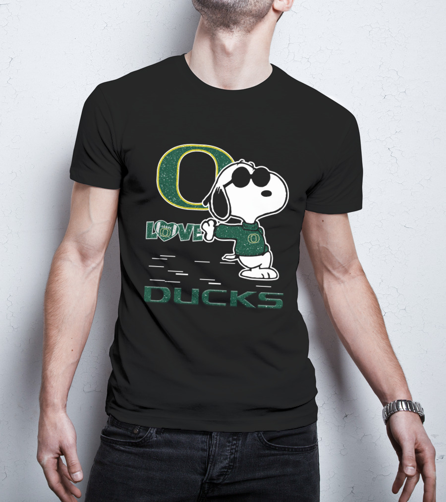 Snoopy Love Oregon Ducks Fan With Glitter Green O T-Shirt