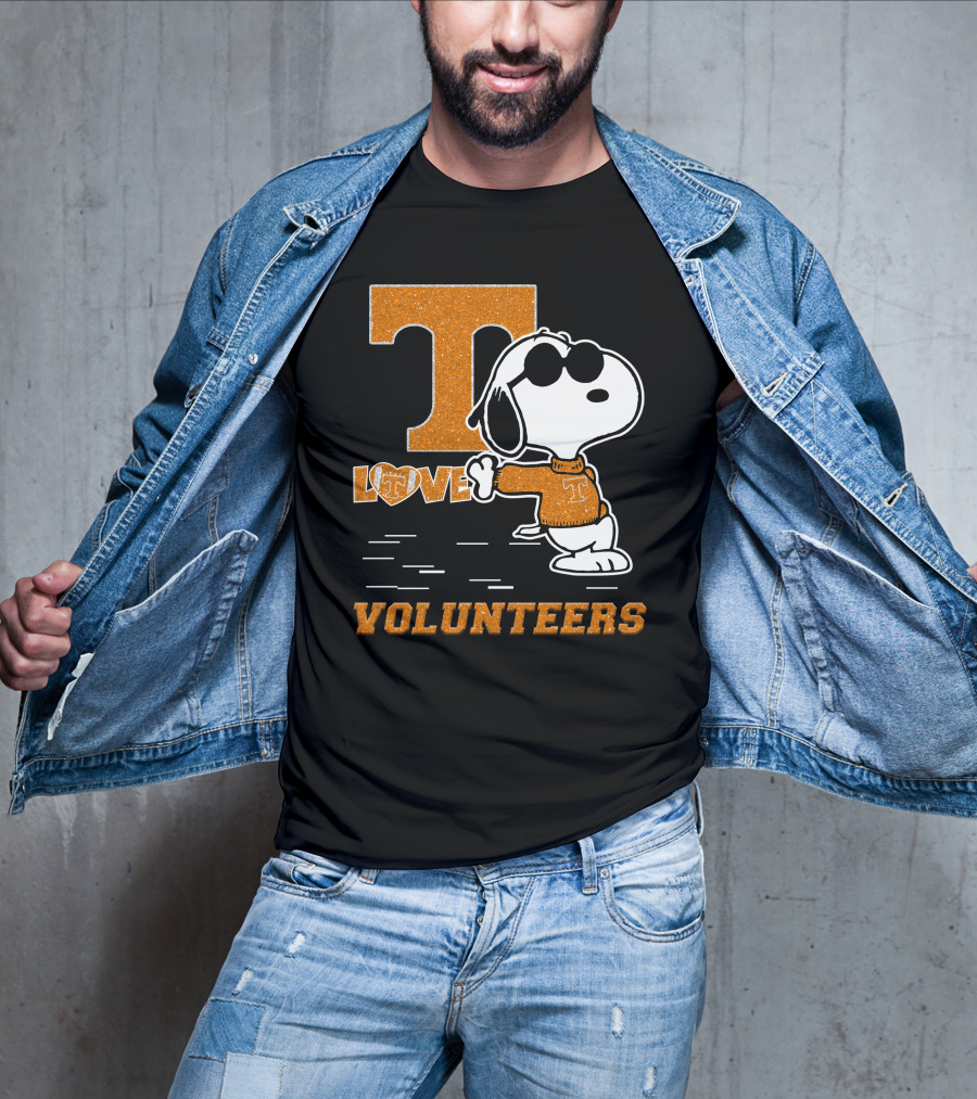 Snoopy T Love Volunteers Tennessee T-Shirt