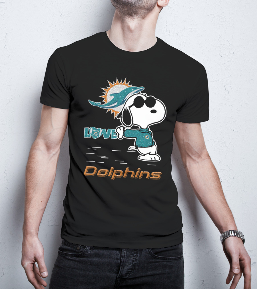 Snoopy Love Miami Dolphins Football Fan Graphics T-Shirt