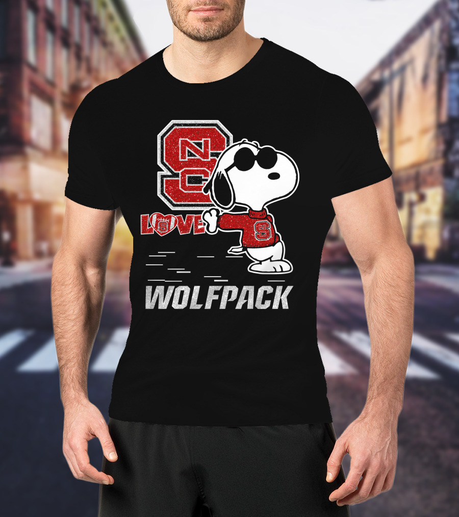 Snoopy NC State Wolfpack Love With Sunglasses T-Shirt