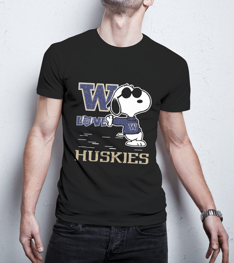 Snoopy Loves Washington Huskies Football With W T-Shirt