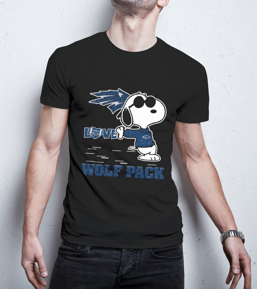 Snoopy Love Nevada Wolf Pack Football T-Shirt