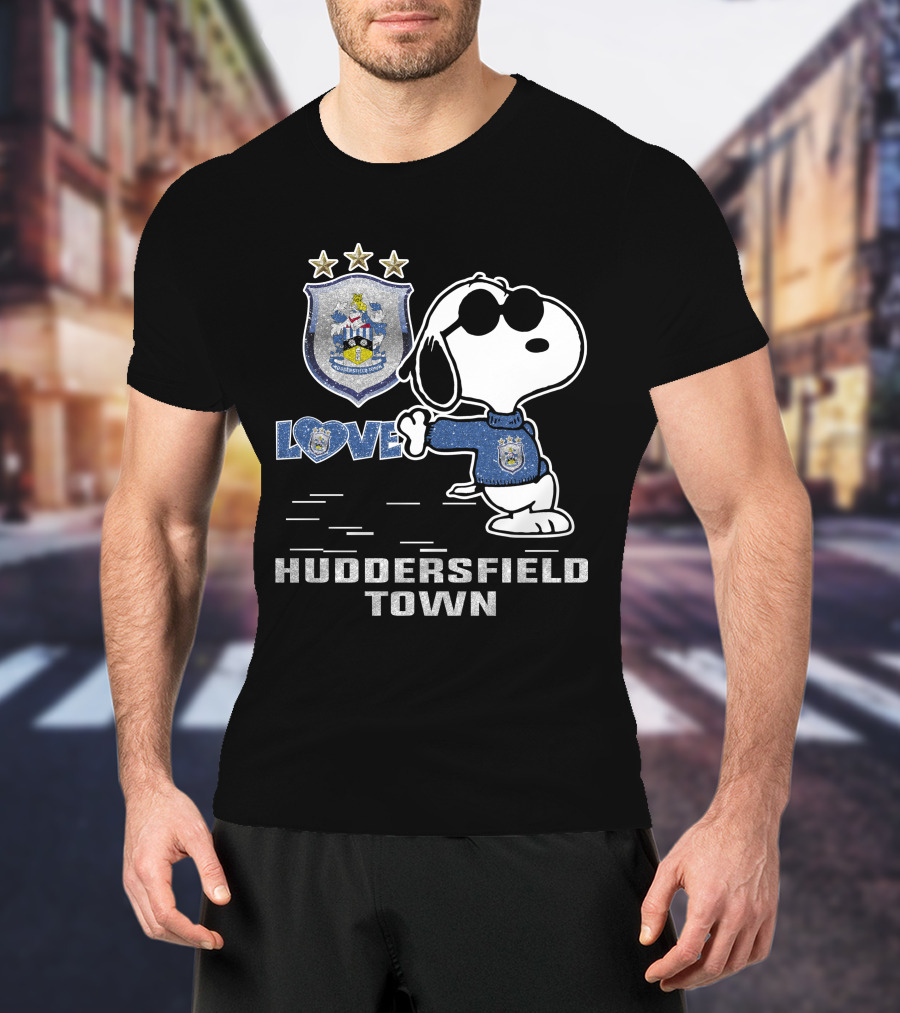 Snoopy Love Huddersfield Town Crest With Stars T-Shirt