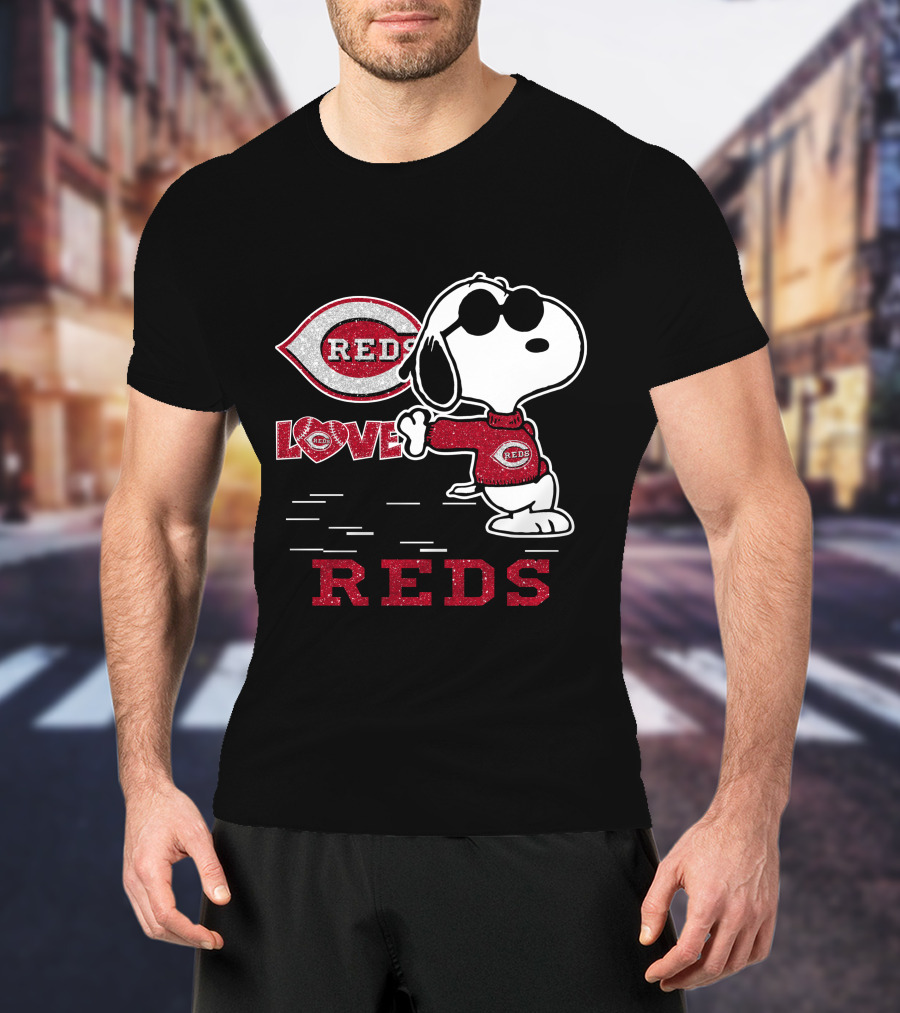 Snoopy Love Cincinnati Reds Peanuts Baseball Fan T-Shirt