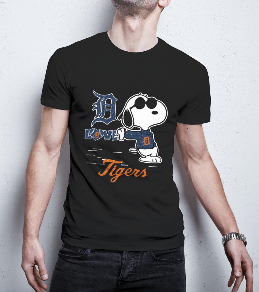 Snoopy Love Detroit Tigers T-Shirt