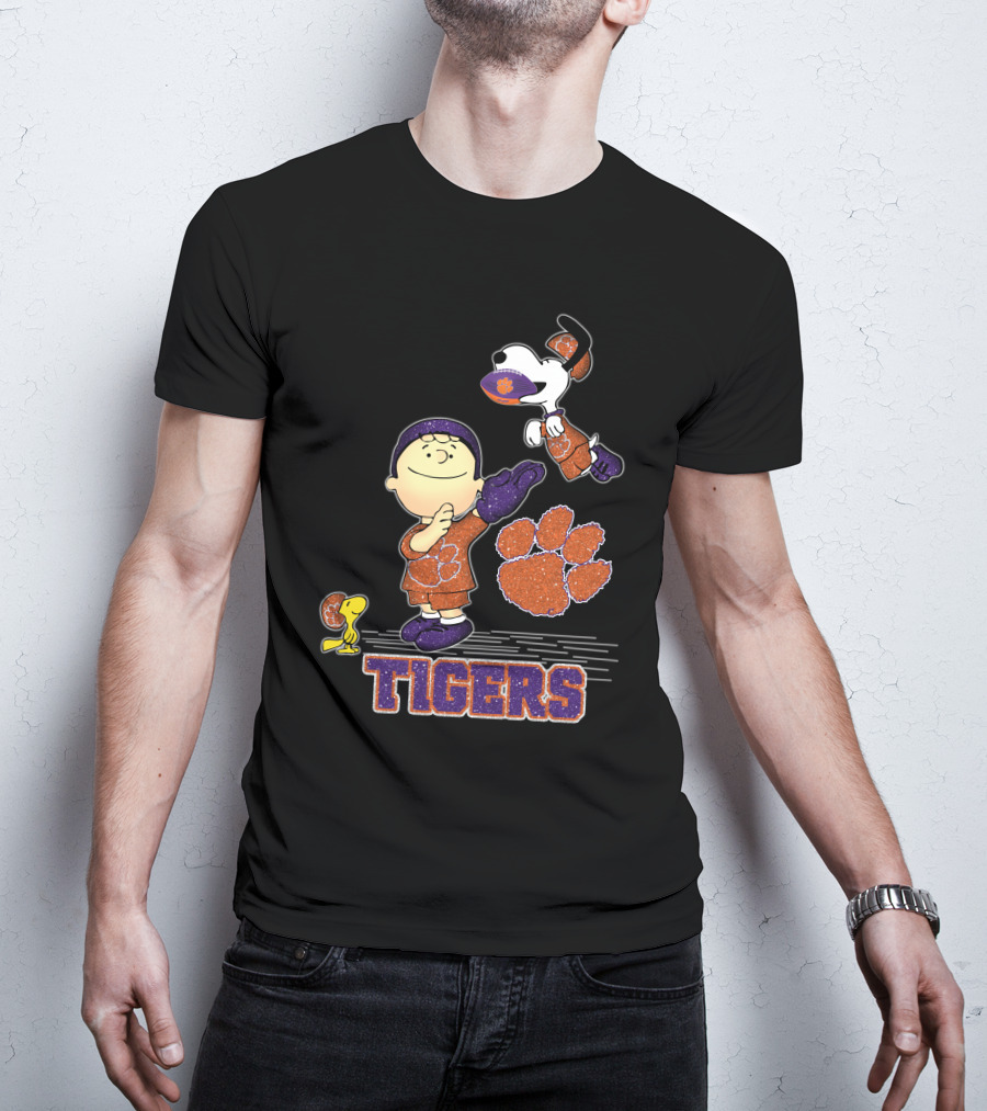 Snoopy Clemson Tigers Peanuts Football T-Shirt