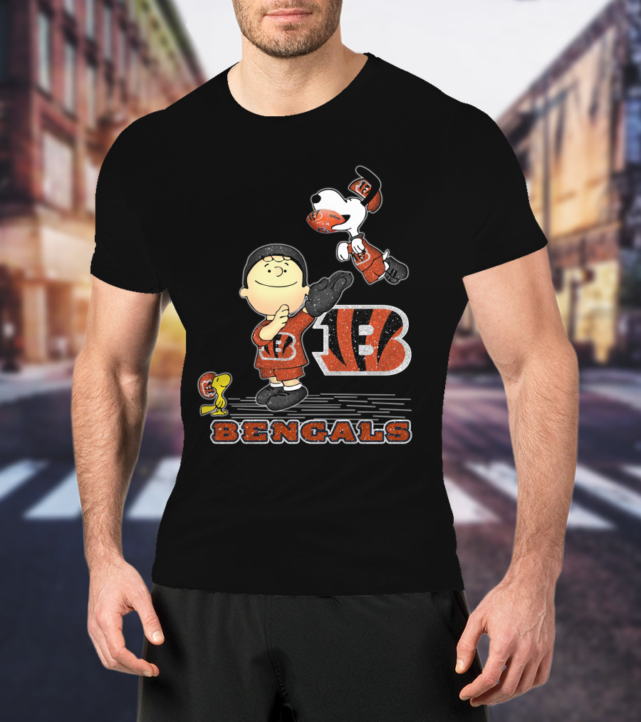 Snoopy And Charlie Football Cincinnati Bengals T-Shirt