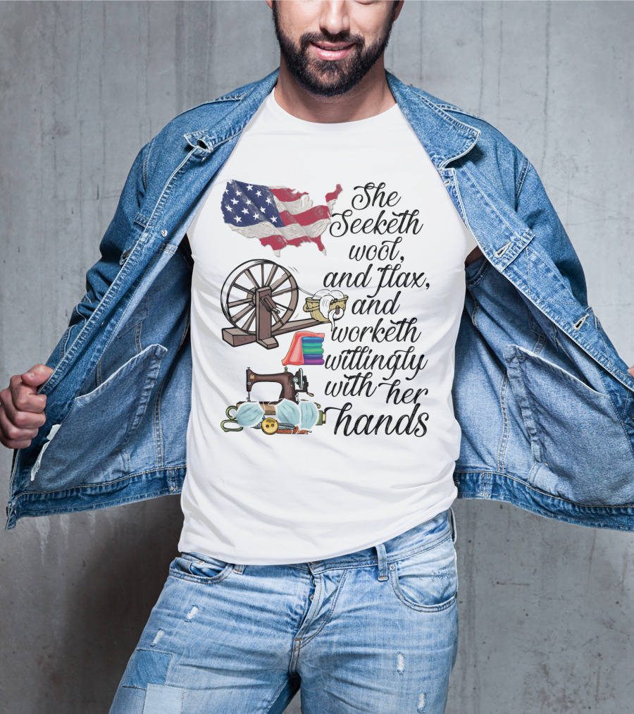 She Seeketh Wool Flax Worketh Willingly With Her Hands American Flag Spinning Wheel Sewing Machine Masks T-Shirt