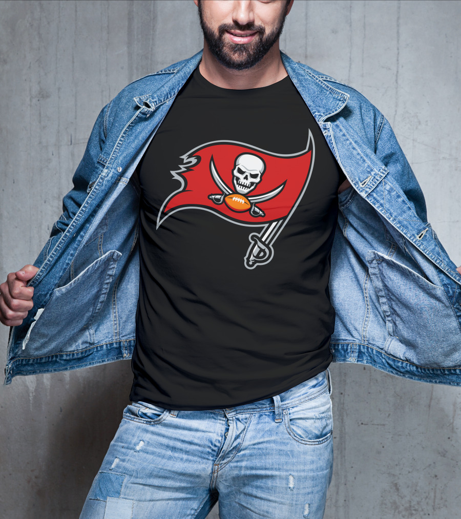 Tampa Bay Buccaneers Skull Flag Football Team T-Shirt