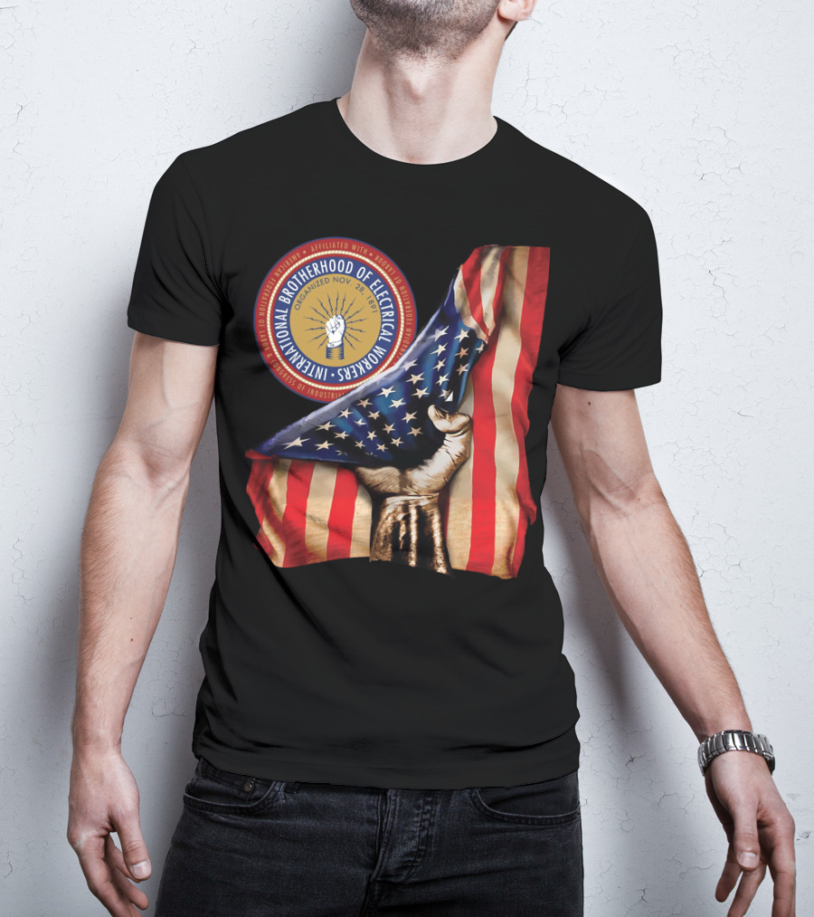 INTERNATIONAL BROTHERHOOD OF ELECTRICAL WORKERS ORGANIZED NOV 28 1891 AMERICAN FLAG HAND FIST STRIPED IBEW NXTM139 T-Shirt