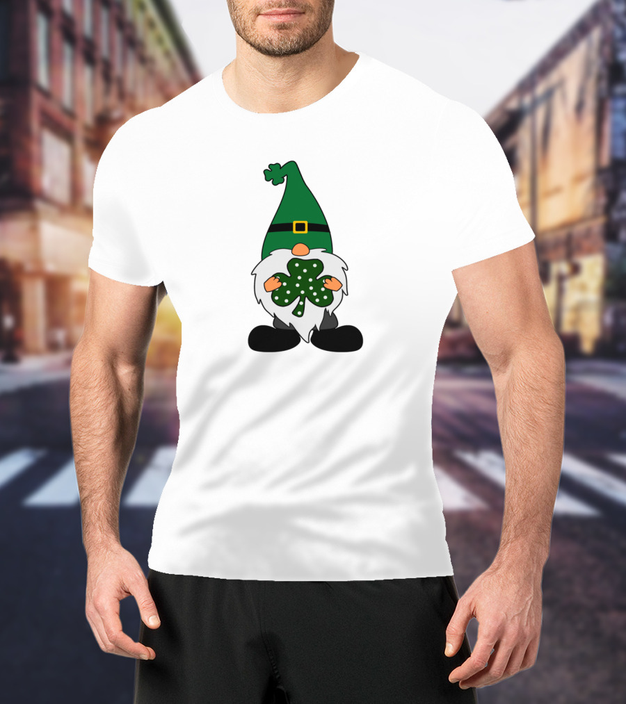 St Patricks Day Gnome With Shamrock In Green Hat T-Shirt