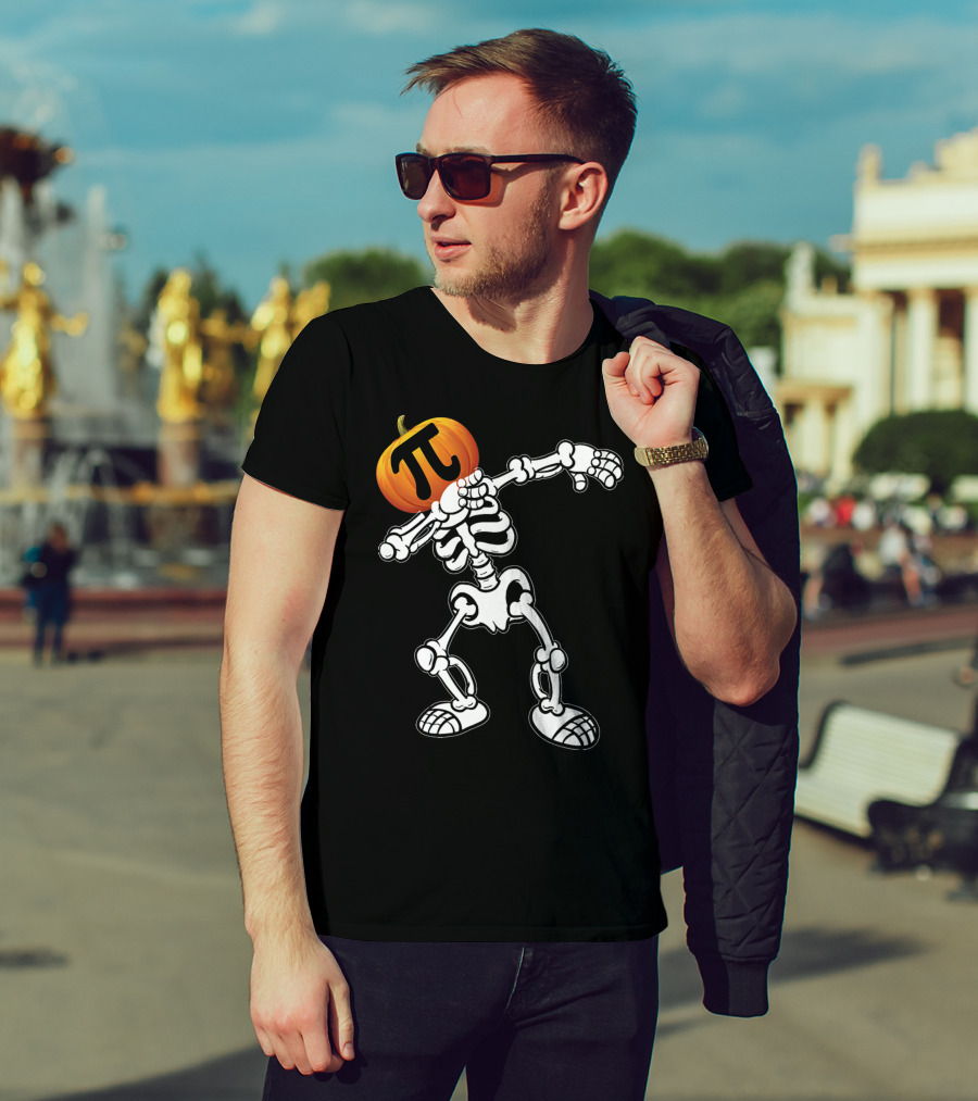 Funny Halloween Skeleton Dabbing Pumpkin Pi Math T-Shirt