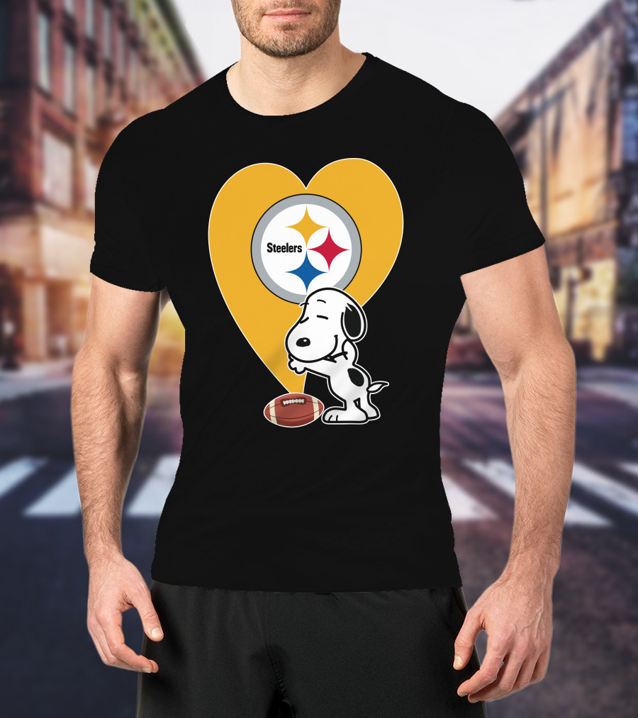 Pittsburgh Steelers Snoopy Hug Heart Football T-Shirt