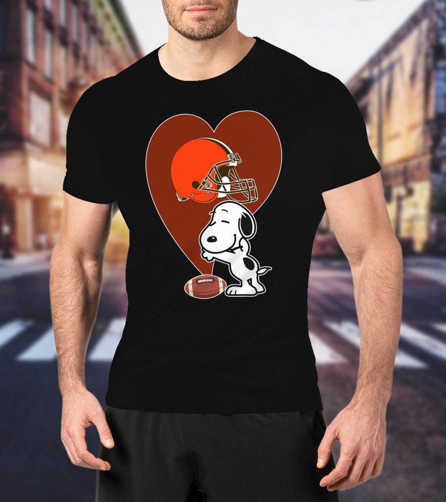 Cleveland Browns Snoopy Heart Football Helmet Hug T-Shirt