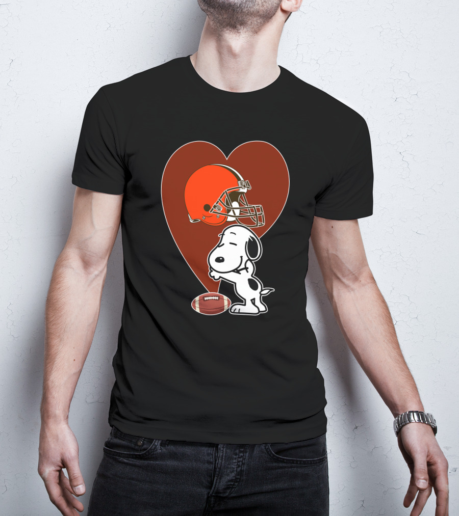 Cleveland Browns Snoopy Heart Football Helmet Hug T-Shirt