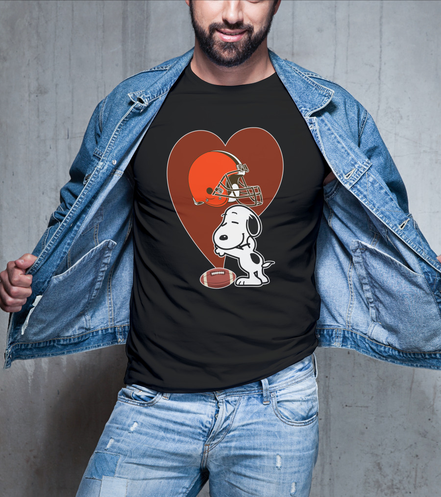 Cleveland Browns Snoopy Heart Football Helmet Hug T-Shirt