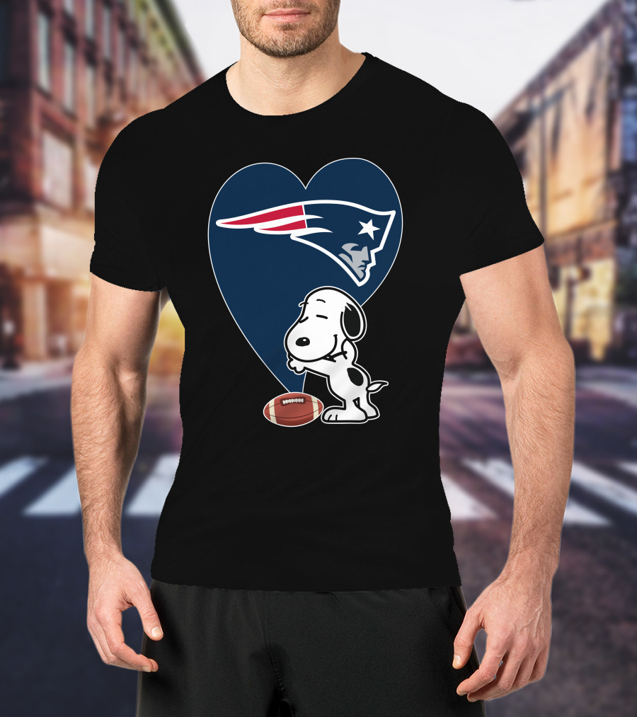 Snoopy Hugging New England Patriots Heart With Football T-Shirt