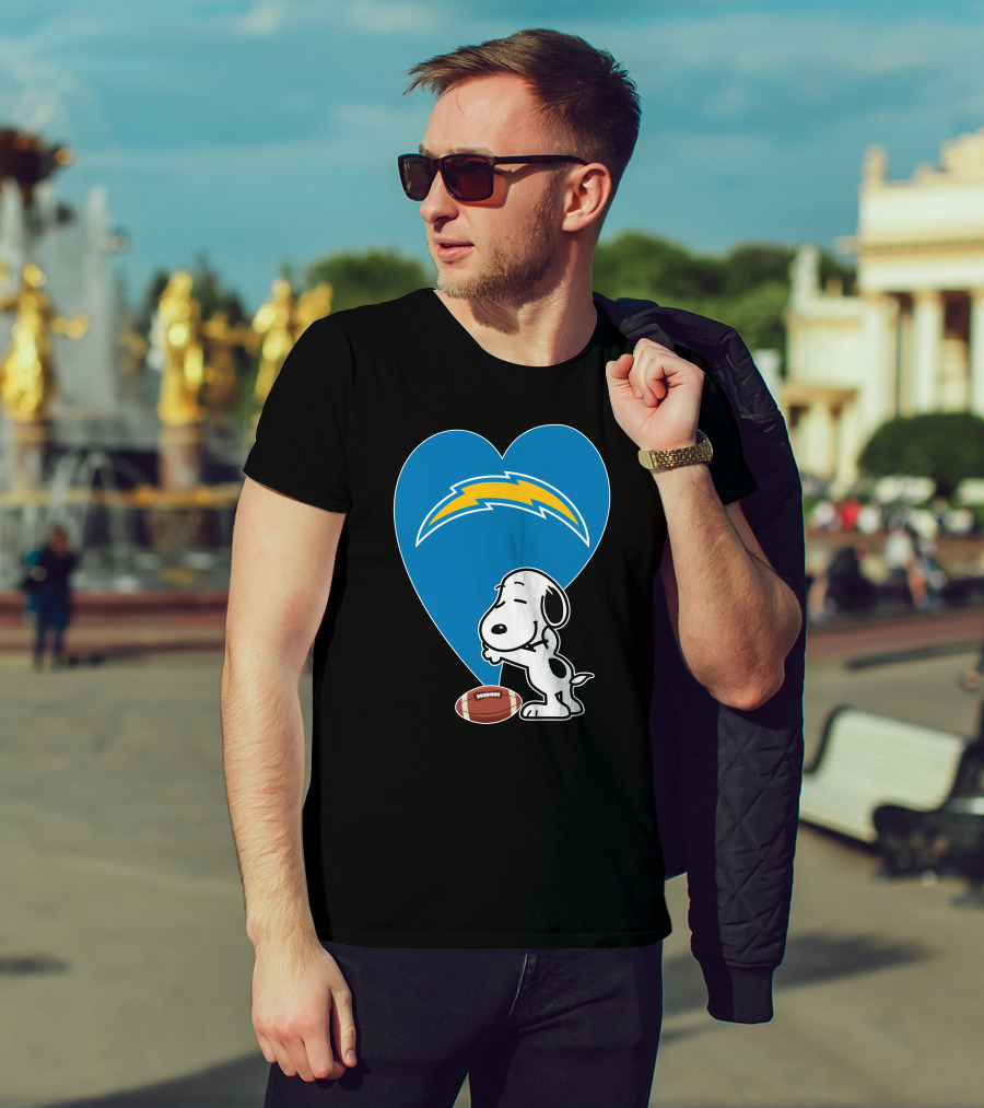 Los Angeles Chargers Snoopy Football Heart Hug T-Shirt