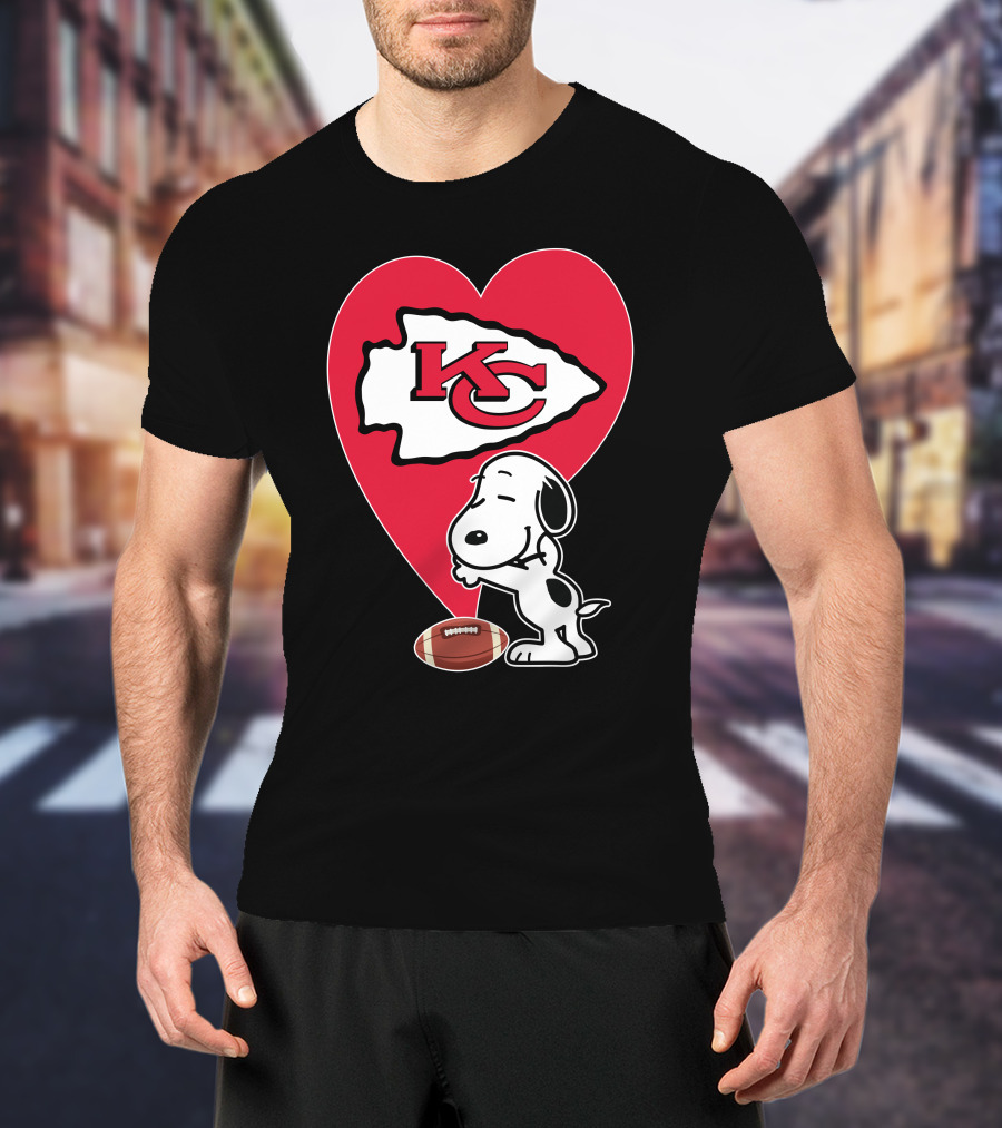 Kansas City Chiefs Heart Snoopy Football Hug T-Shirt