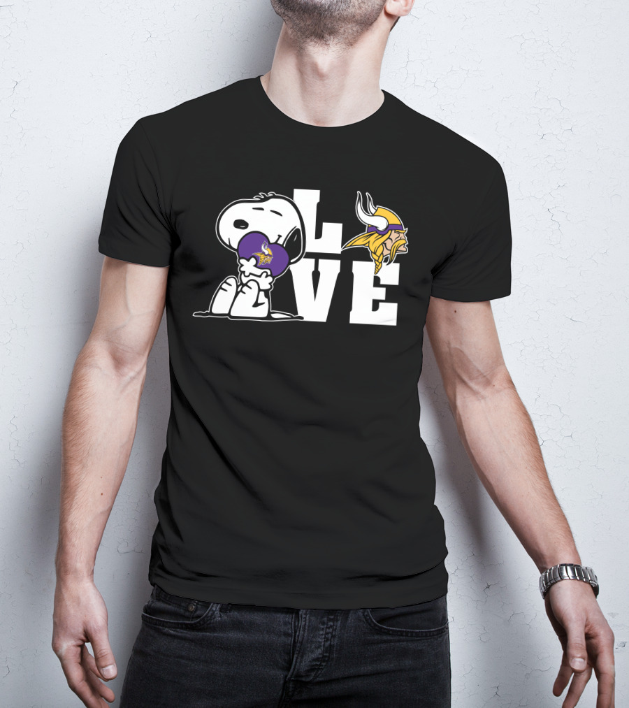 Snoopy Holding Minnesota Vikings Love Heart T-Shirt