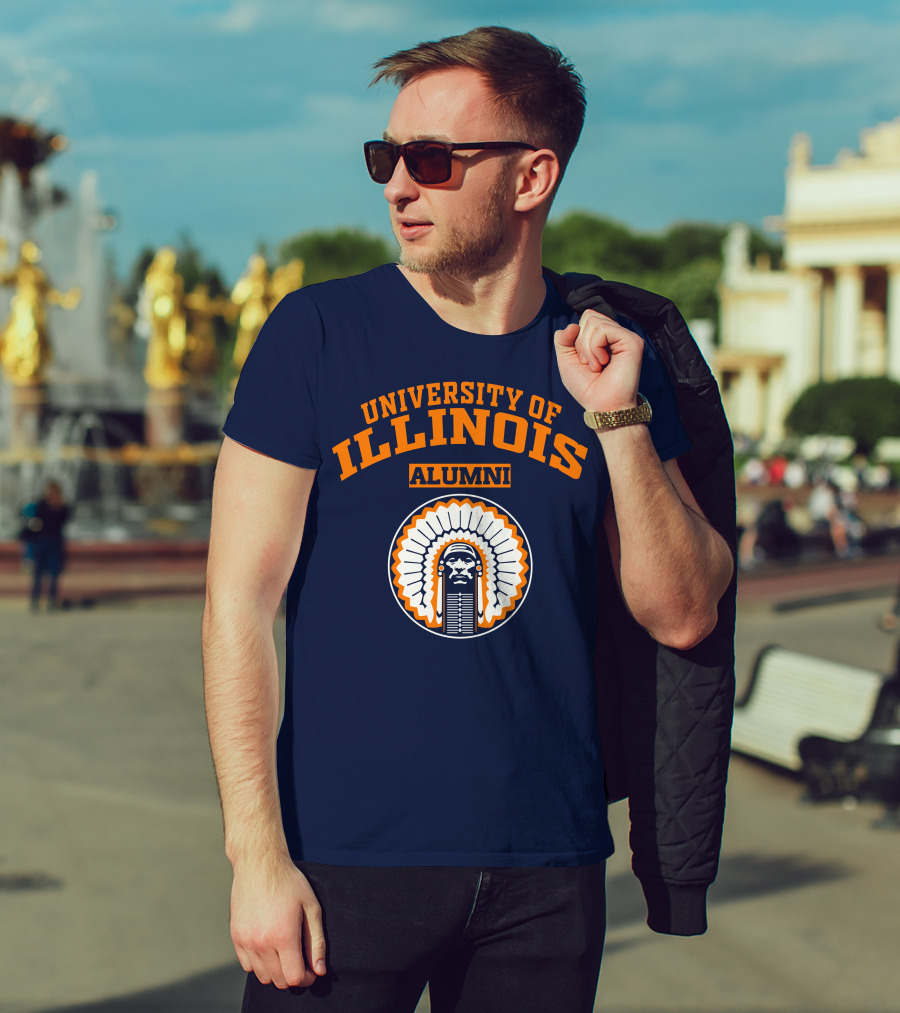UNIVERSITY OF ILLINOIS ALUMNI T-Shirt